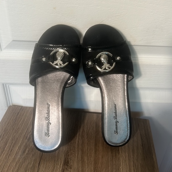 TOMMY BAHAMA BLACK MULE PLATFORM SLIP IN SILVER TONE PINEAPPLE DOCORE SUZE 7.5B - Picture 4 of 7
